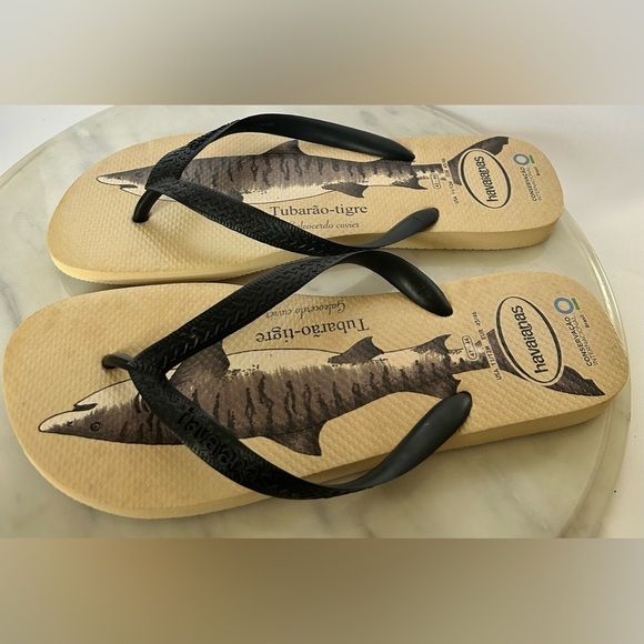 NWOT HAVAIANAS INTERNATIONAL CONSERVATIVE FLIP-FLOP SANDAL, STRAW BEIGE/BLACK - Picture 2 of 6